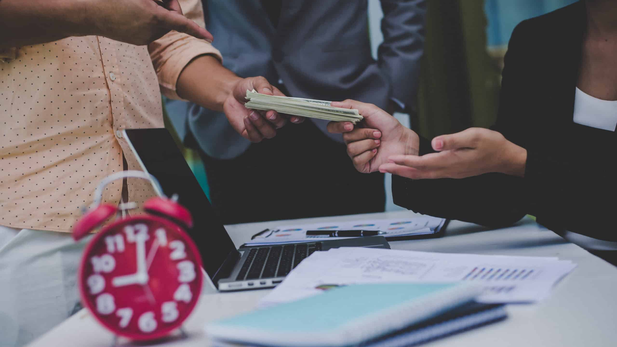 Career Job-Hopping in 2026: The 18-Month Rule, Recruiter Math, and Scripts