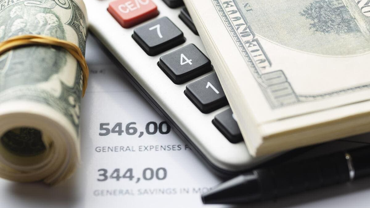 Cashflow Smart cash flow strategies illustrated by U.S. dollar bills, a calculator, and a personal expense sheet showing income, expenses, and savings planning.